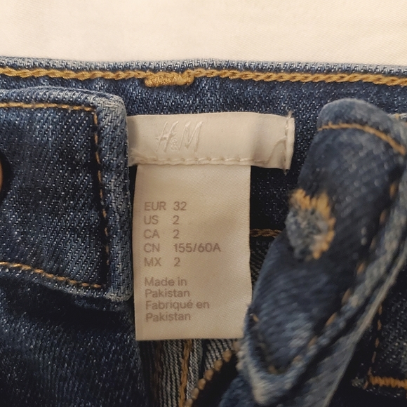 H&M Size 2 Jean Shorts - Picture 4 of 4